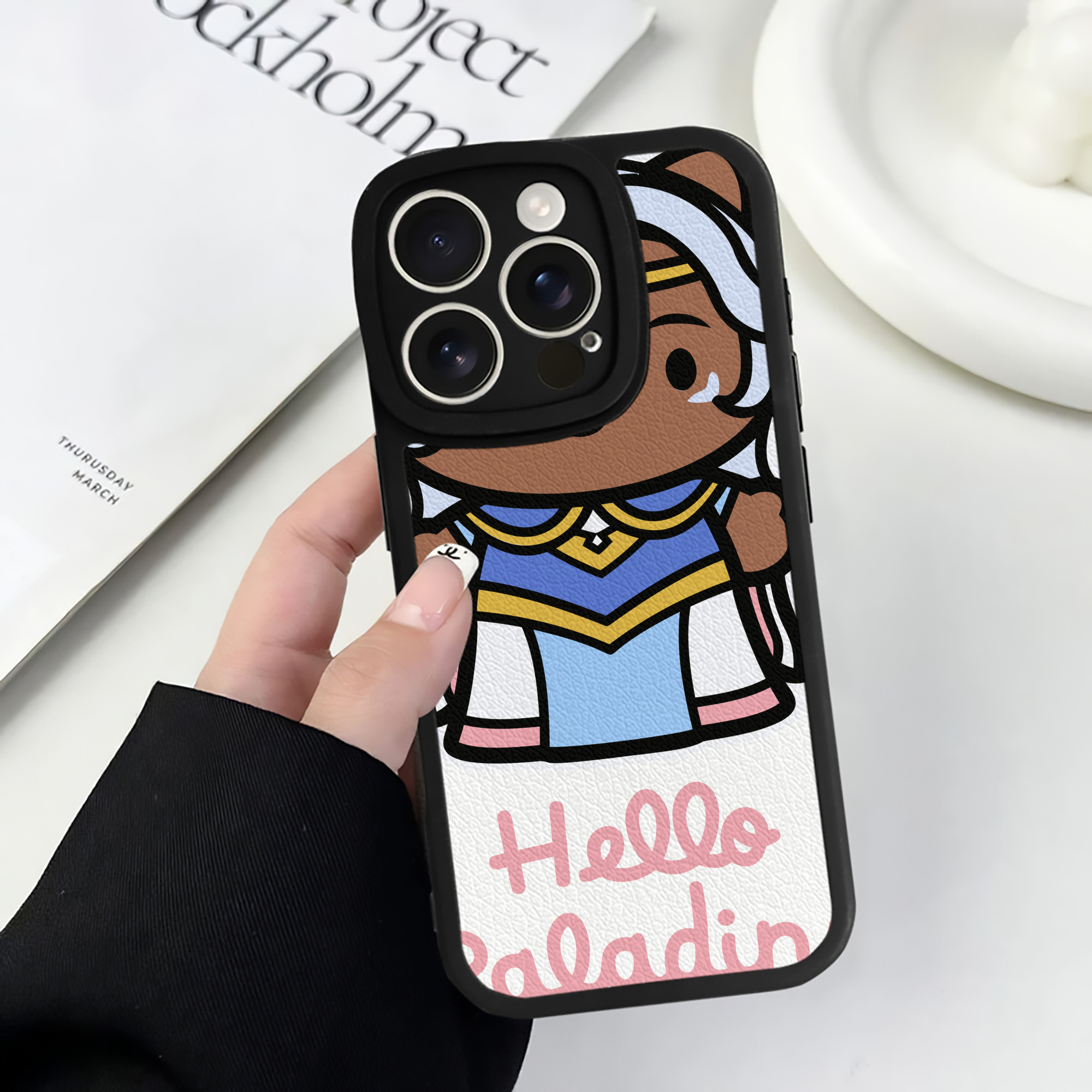 （画像用） Hello Kitty ハローキティ 【iPhone 16シリーズ対応】シリコンスマホケース（レザー調） 材質：シリコン